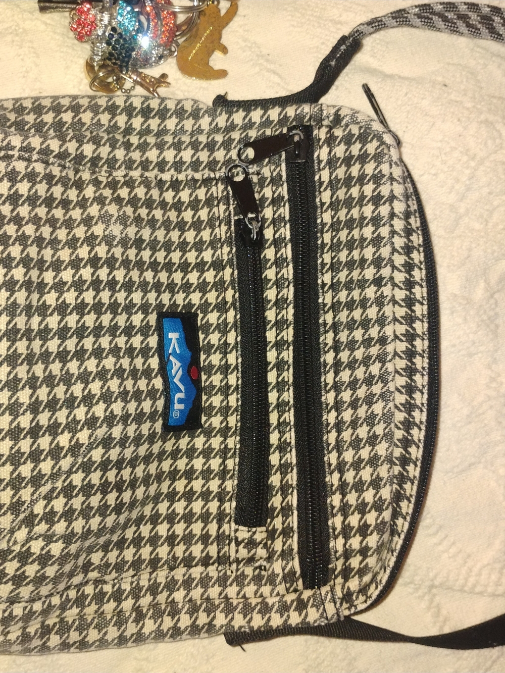 Kavu Black and White Houndstooth Messenger Bag